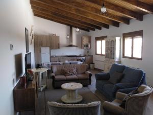 A seating area at Casa Rural La Carrascala