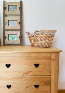 a basket on top of a dresser with a mirror at La Sabaudia in Saint-Pierre-dʼEntremont