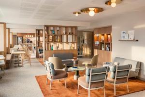 Posezení v ubytování OKKO Hotels Nice Aéroport