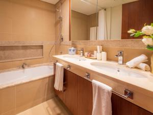 Un baño de FIRST CLASS 3BR with full BURJ KHALIFA and FOUNTAIN VIEW
