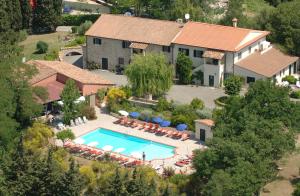 an aerial view of a house with a swimming pool at Agriturismo Terenzana in Riparbella