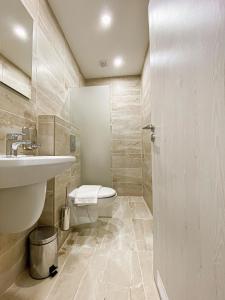 a bathroom with a toilet and a sink at Terminal Park in Bischofsheim