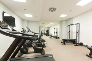 Centrul de fitness și/sau facilități de fitness de la Envoy Hotel