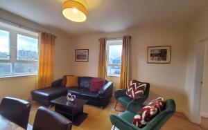 A seating area at Aberdeen 4 Bedroom Apartment By Sensational Stay Short Lets & Serviced Accommodation, Bedford Avenue