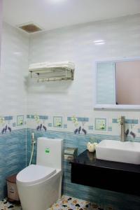 Koupelna v ubytování Phuc Con Son Hotel