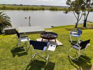 Gallery image of Riverfront Holiday House in Wellington East