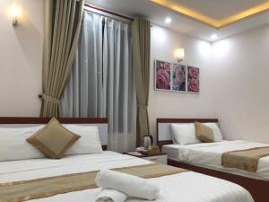 Postel nebo postele na pokoji v ubytování Phuc Con Son Hotel