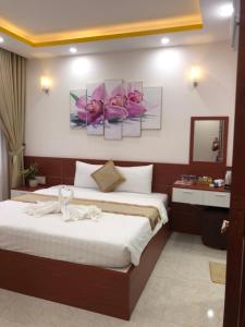 Postel nebo postele na pokoji v ubytování Phuc Con Son Hotel