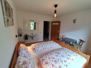 Postel nebo postele na pokoji v ubytování Haus AlpenHahn