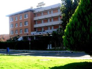 Κήπος έξω από το Hotel Excelsior