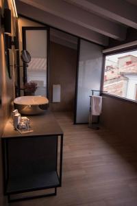 Kuchnia lub aneks kuchenny w obiekcie Vallivana Suites