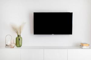 Televízia a/alebo spoločenská miestnosť v ubytovaní Easy Rent Apartments - Centrum 2