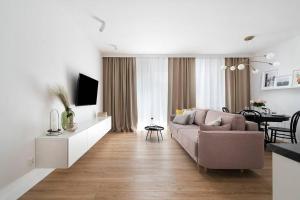 Televízia a/alebo spoločenská miestnosť v ubytovaní Easy Rent Apartments - Centrum 2 + 13 fotografií