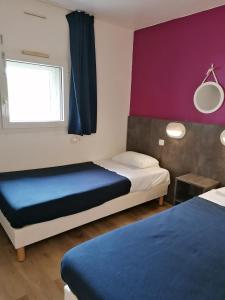 En eller flere senge i et værelse på Cit'Hotel Saxotel Chalon-sur-Saône Nord
