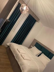 Ένα ή περισσότερα κρεβάτια σε δωμάτιο στο Hotel SH & SH