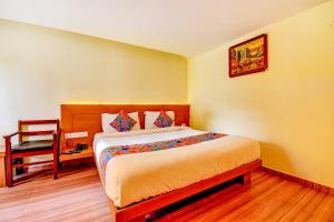 Postel nebo postele na pokoji v ubytování FabHotel Abirami Grand Inn - Nr Bryant Park