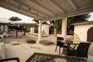 A seating area at Casetta Letizia
