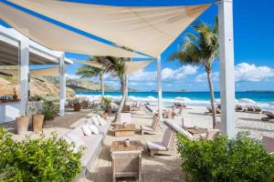 En restaurang eller annat matställe på Villa Zandoli, walkable Orient Bay beach, private pool
