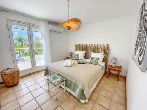 Säng eller sängar i ett rum på Villa Zandoli, walkable Orient Bay beach, private pool