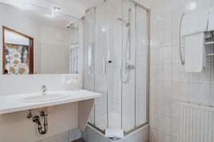 A bathroom at Hotel am Kapuzinerplatz