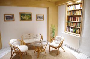 Posezení v ubytování Hotel Gasthof zum Walfisch