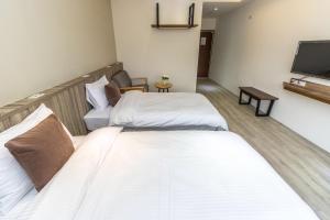 Llit o llits en una habitació de 后棧Hou Inn