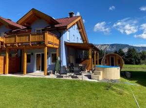 صورة لـ Casa Blu Kärnten - One Holiday in Three Countries - Cold&Hottub, Sauna - Piste في أرنولدشتاين