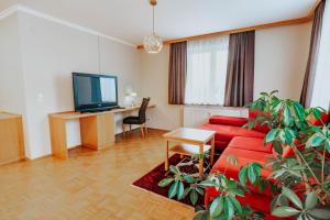 A seating area at Hotel am Kapuzinerplatz