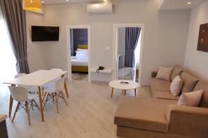 Posezení v ubytování Blue Water Hotel Ksamil