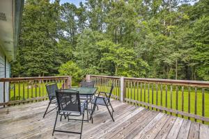 Tranquil Home - 1 Mile from Downtown Acworth!