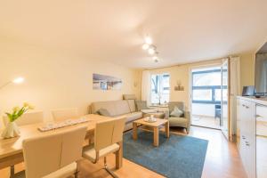 TV a/nebo společenská místnost v ubytování Haus am Meer Wintergarten PH 7, 2 SZ, strandnah by Unsere Urlaubszeit