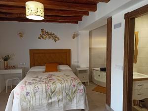 Postel nebo postele na pokoji v ubytování PEÑAFIEL DREAMS con JACUZZI