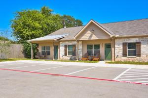 Foto da galeria de Hill Country Haven a Modern Rustic - 2 Bedroom 2 Bathroom Townhouse off Main Street em Fredericksburg