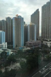 Pemandangan umum bagi Hong Kong atau pemandangan bandar yang diambil dari hotel