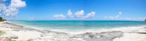 - une vue sur l'océan depuis une plage de sable dans l'établissement Orange Hill Beach Inn, à Nassau