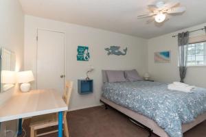 Postel nebo postele na pokoji v ubytování Contemporary, marine 2bd/1ba Apartment C in Kent