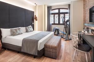 A bed or beds in a room at Catalonia Gran Vía Madrid