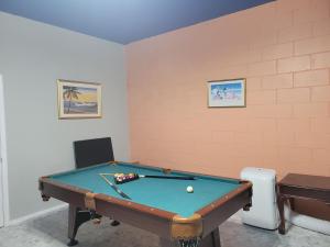 a room with a pool table in a room at Newly renovated Windsor Hills residential home in Orlando
