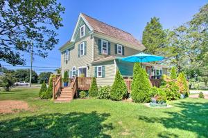 Gallery image of Pet-Friendly Williamstown Farmhouse by Main Street in Williamstown