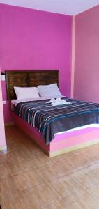 Een bed of bedden in een kamer bij Hotel El Rancherito