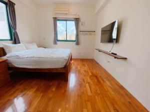 سرير أو أسرّة في غرفة في Azumaya guest house
