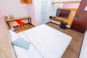 TV a/nebo společenská místnost v ubytování Yi Le Homestay