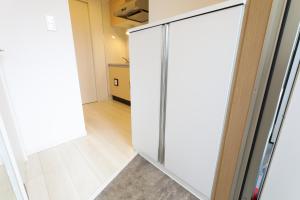 a sliding glass door in a room with a kitchen at AQA ART 江の島 in Fujisawa