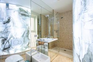 A bathroom at Maestranza Boutique