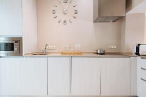 A kitchen or kitchenette at Maestranza Boutique