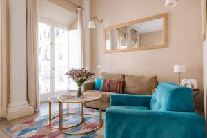 A seating area at Maestranza Boutique
