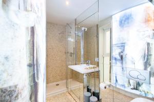 A bathroom at Maestranza Boutique