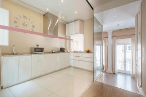 A kitchen or kitchenette at Maestranza Boutique