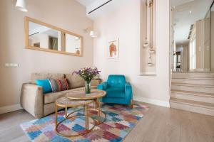 A seating area at Maestranza Boutique