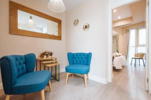 A seating area at Maestranza Boutique